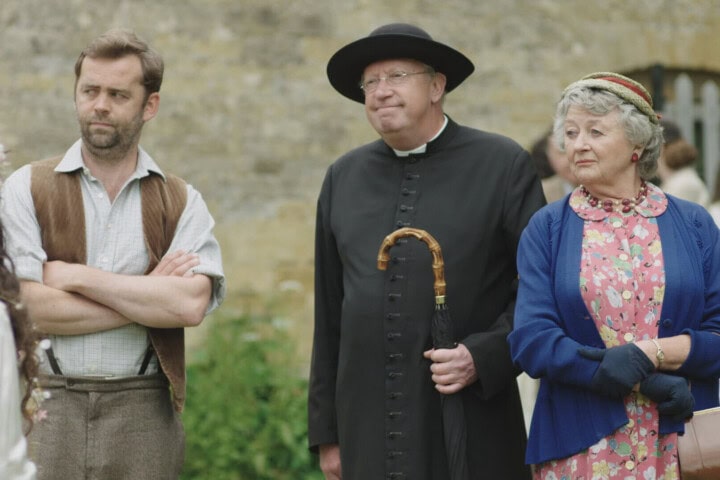 Father Brown S9_Ep07 The Children on Klaxon
